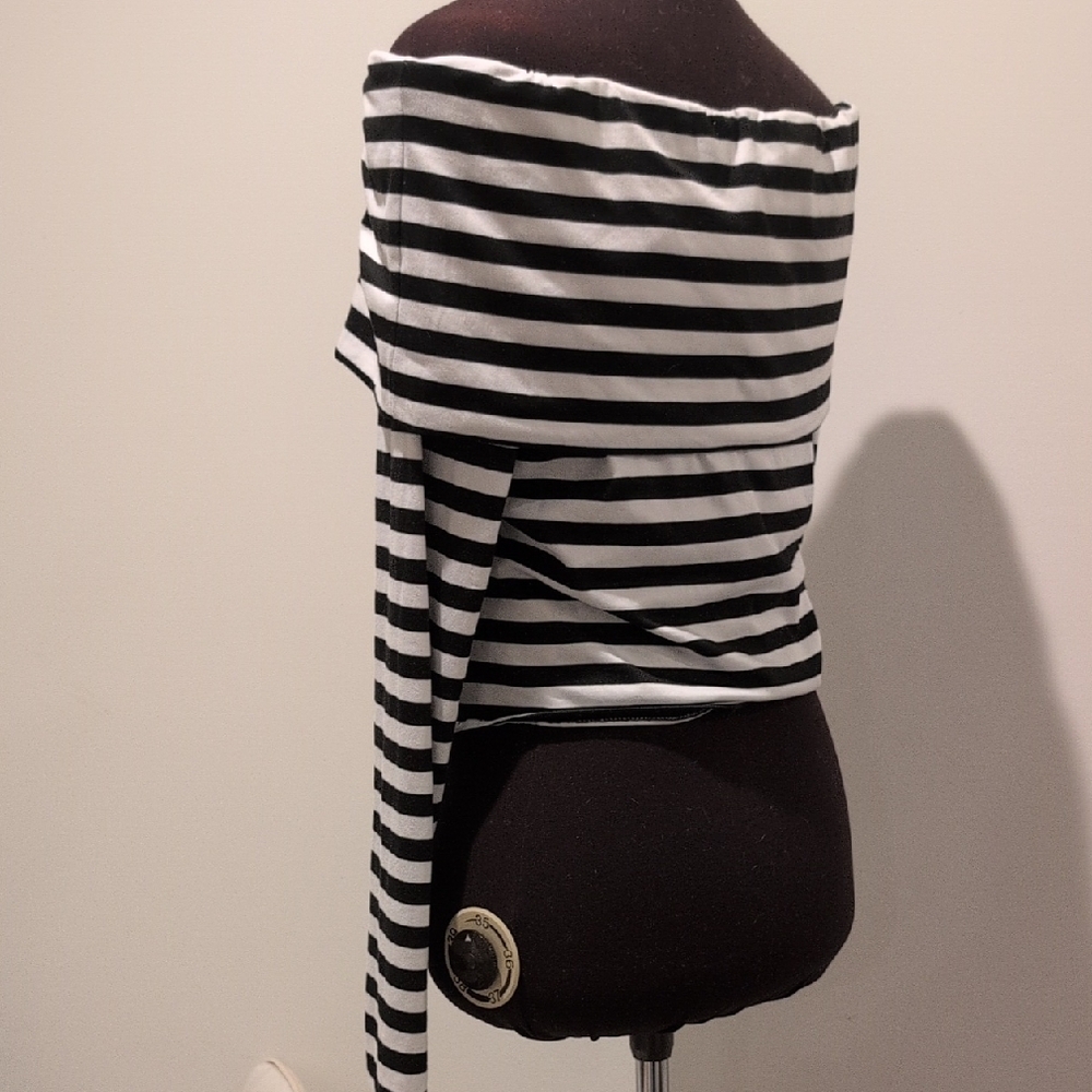Black and White Striped Off-Shoulder Top - Picture 4 of 7